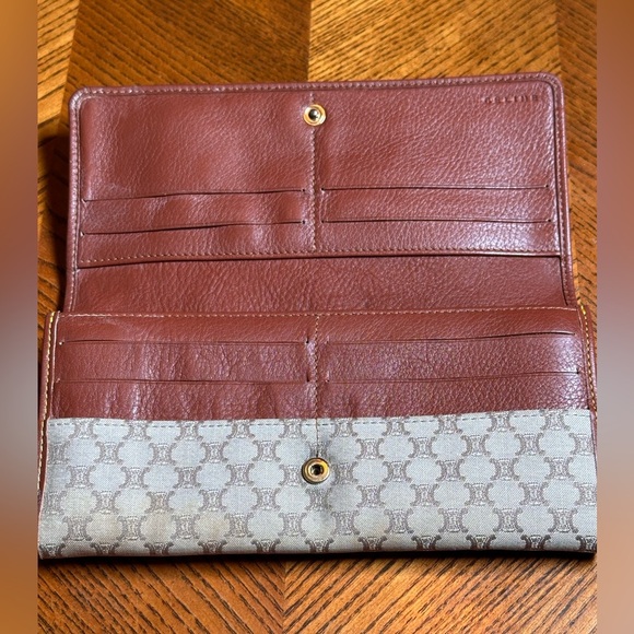 Authentic Celine Vintage Macadam
Wallet Beige/Brown - Picture 3 of 10